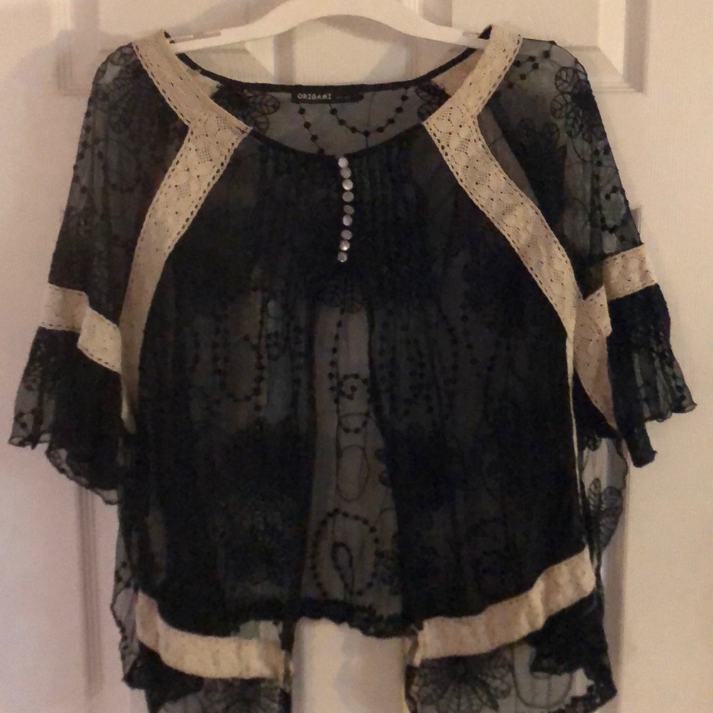 Gorgeous embroidered top, could double as a swim cover